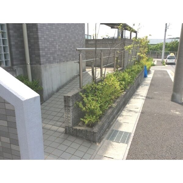 プレシャス大高台の庭