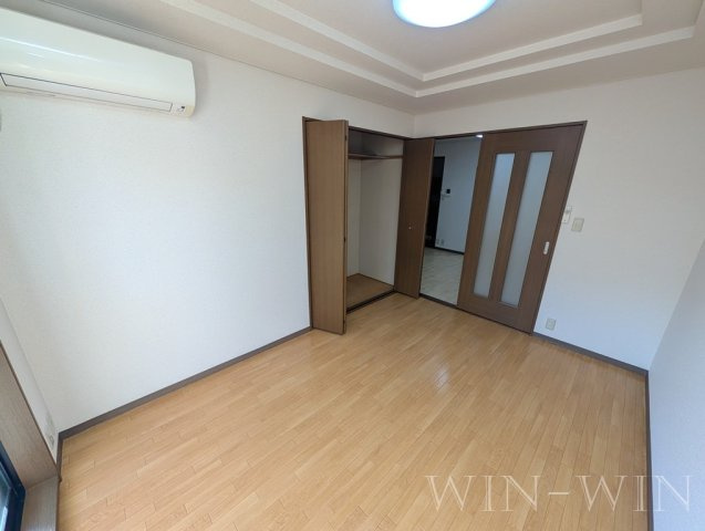 プレステージ井原の洋室