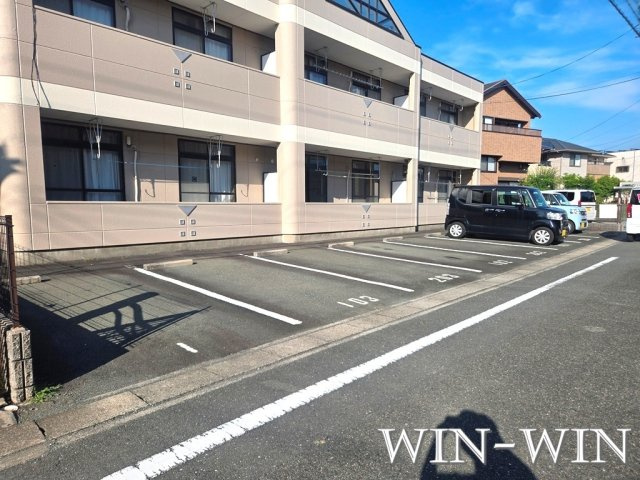 プレステージ井原の駐車場