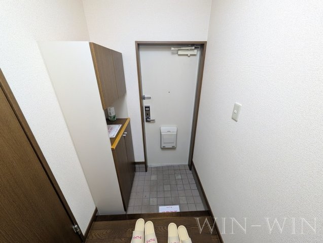 プレステージ井原の玄関