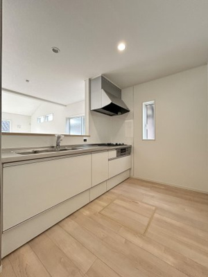 【キッチン】 | 唐船建売２号地 | 白を基調とした清潔感溢れるキッチンです！！