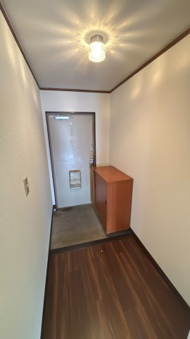 フラワーハイツの玄関