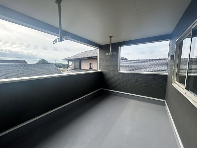 【その他】 | 唐船建売１号地 | 雨の日も安心な屋根付きのインナーバルコニーが設置されてます！