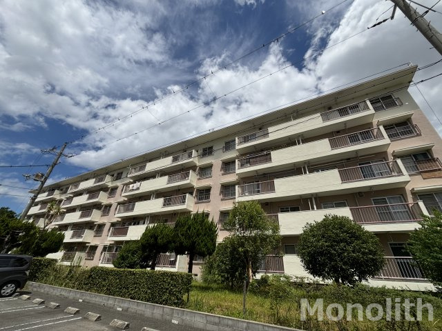 鶴山台33号棟の外観