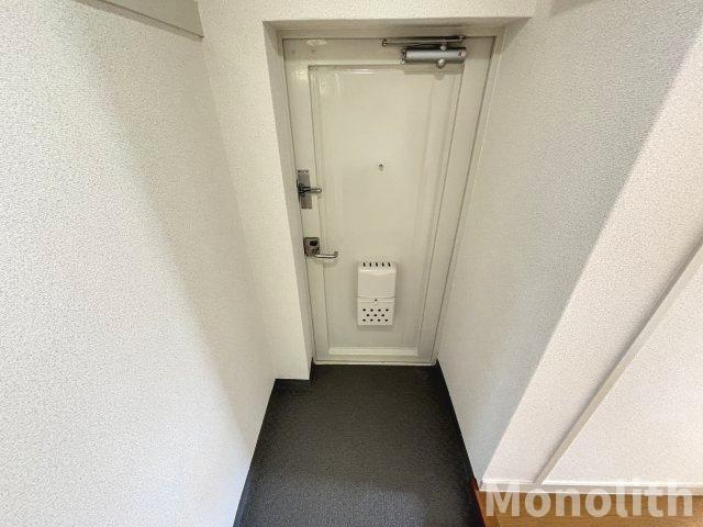 鶴山台33号棟の玄関