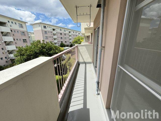 鶴山台33号棟のバルコニー