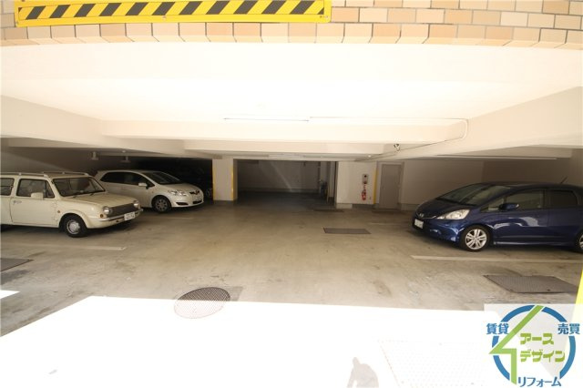 ジュネス鴨池Iの駐車場