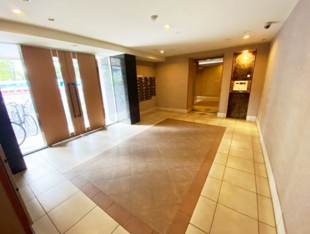 KDXレジデンス用賀　ペット相談　南向き　宅配BOXのロビー