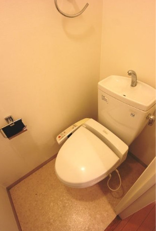 KDXレジデンス用賀　ペット相談　南向き　宅配BOXのトイレ