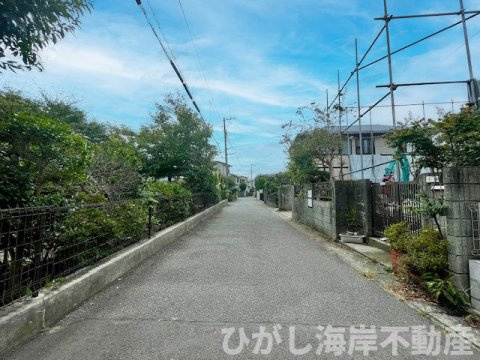 中郡大磯町東町1丁目　売地の前面道路含む現地写真|9月14日撮影　古家解体中　現地外観