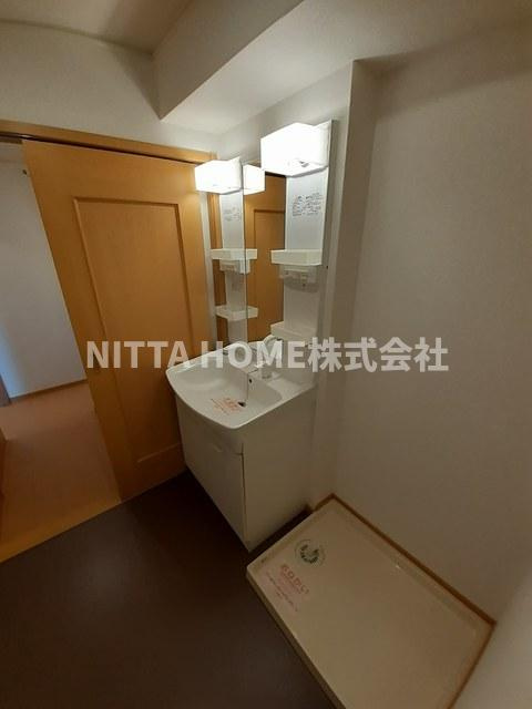 グラシアスの洗面所|シャワー付きの洗面台朝の準備も楽々です★