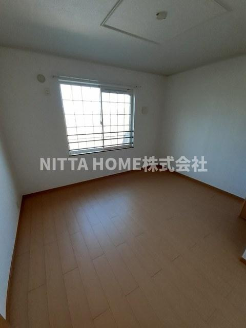 グラシアスの内装|こちらの洋室は6.5帖です◇