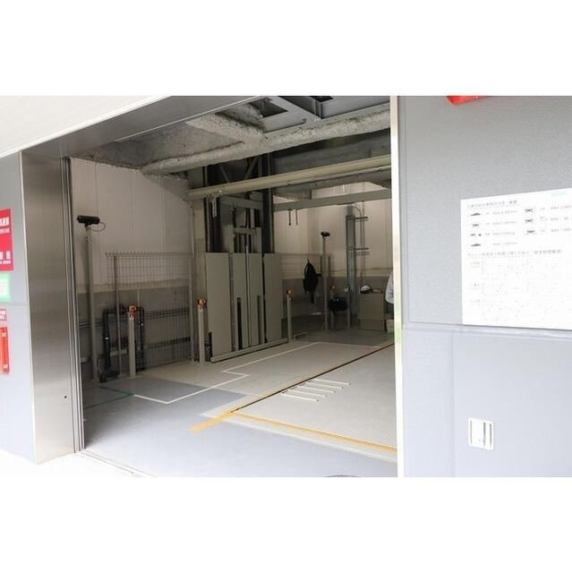 飯田橋ガーデンフラッツの駐車場