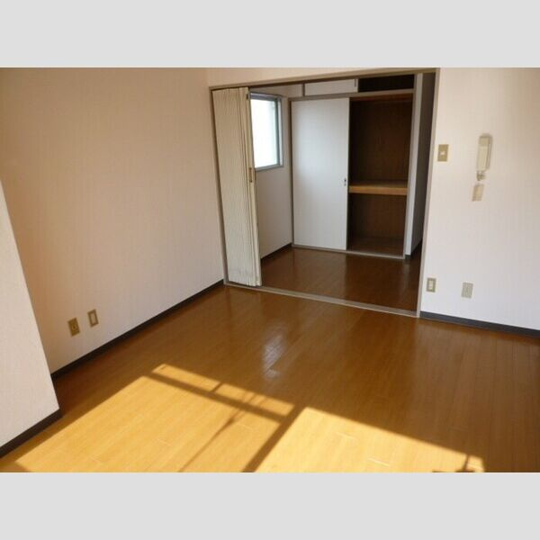 サンハイツ久野の洋室