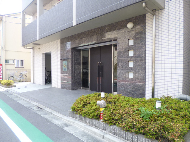 ヴァレッシア尾久シティⅡのエントランス|エントランス付近はこんな感じです☆