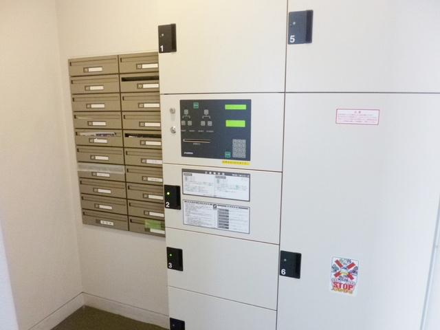 ヴァレッシア尾久シティⅡのその他共用部分|集合ポストと宅配box付き！