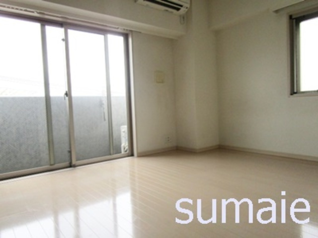 ヴァレッシア尾久シティⅡの居間・リビング|2面窓☆角部屋☆