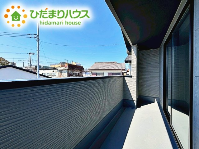【バルコニー】 | 水戸市東台1期　新築戸建　2号棟 | 広々としたバルコニーは、大量の洗濯物を干しても余裕！お布団だって、家族全員分をいっきに干せますね(^O^)