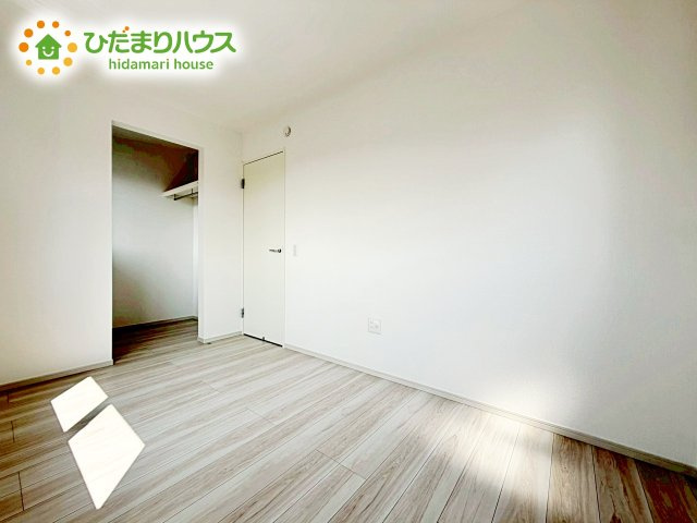 【洋室】 | 水戸市東台1期　新築戸建　2号棟 | シンプルな内観ですのでさまざまなインテリアスタイルを楽しめます。