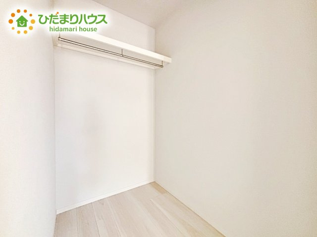 【収納】 | 水戸市東台1期　新築戸建　4号棟 | 衣類だけでなく、キャリーバッグや衣類ボックスの収納も容易となる大型サイズで設計されたウォークインクローゼット。