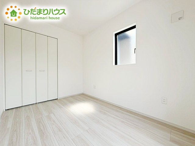 【洋室】 | 水戸市東台1期　新築戸建　3号棟 | 柔らかい陽光が差し込む明るいお部屋を演出する設計。彩光の取れる窓が気持ちの良いお部屋を創り上げます。