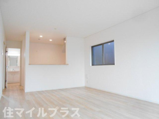 【居間・リビング】 | 郡山市大槻町三角田新築一戸建て5棟 | こちらのリビングで趣味の時間をお楽しみください