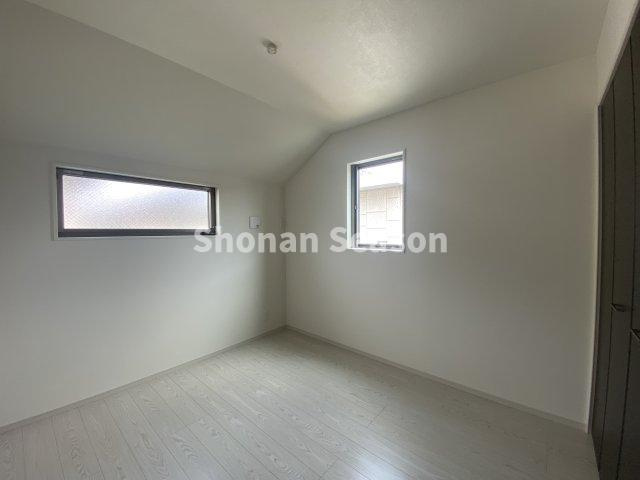 【洋室】 | ２階居室は全て収納付き！
お部屋が物であふれ返る心配が要りません♪