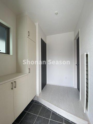 【玄関】 | 履物がスッキリ片付くシューズBOX◎
生活感あふれる玄関スペースです♪