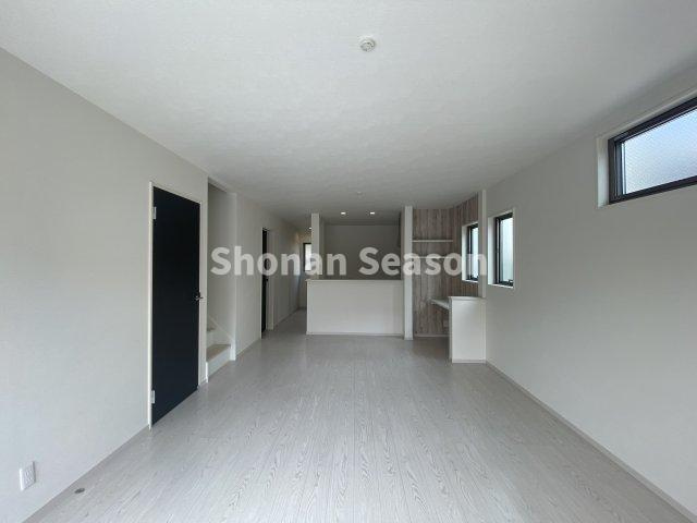 【居間・リビング】 | １９帖の大型リビング◎
リビング階段でコミュニケーションが取りやすくなりますね♪