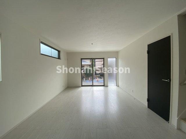 【居間・リビング】 | インテリアの選択肢広がる全室フローリング！
素敵な家具をご用意して、新生活を始めませんか♪