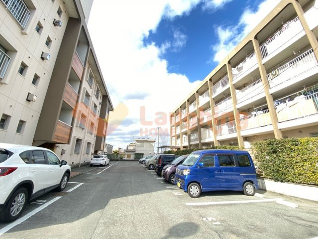 コーポ江戸屋敷の駐車場|駐車場があります