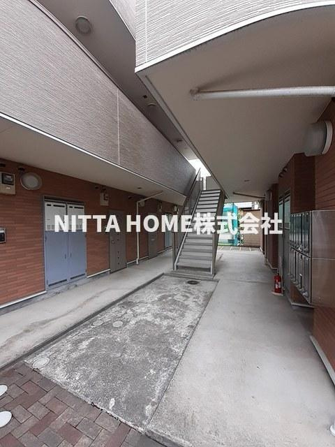 インフィニティーのエントランス|外階段の物件です◇