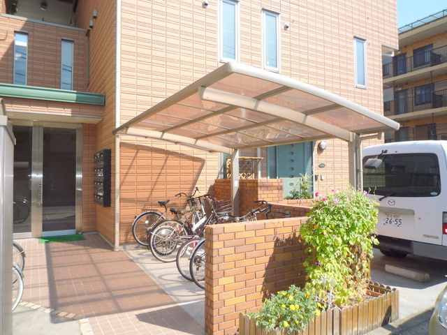 メゾンフルールのその他共用部分|★屋根付き駐輪場★