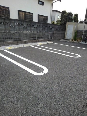 ピーノの駐車場