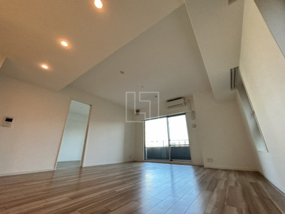 【居間・リビング】 | リバーサイドタワー中之島 | リバーサイドタワー中之島　リビング・ダイニングスペース