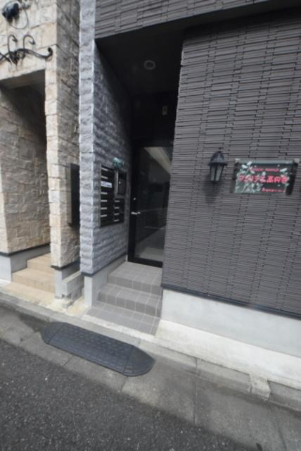 杉並区高円寺南５丁目のアパートのエントランス