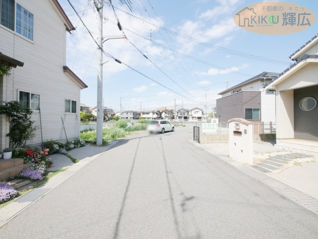 加古郡播磨町古宮1丁目　中古戸建の前面道路含む現地写真