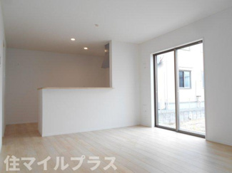 【居間・リビング】 | 郡山市賀庄新築一戸建て3棟 | こちらの居間で趣味の時間をお楽しみください