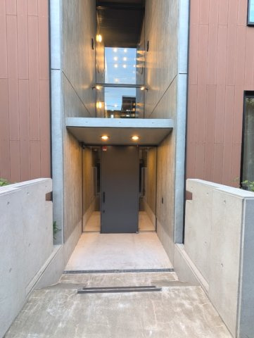 グレイス・フィールド池ノ上のエントランス