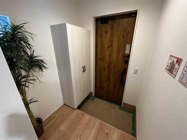 【玄関】 | 【未入居】湯沢市古館町モデルハウス