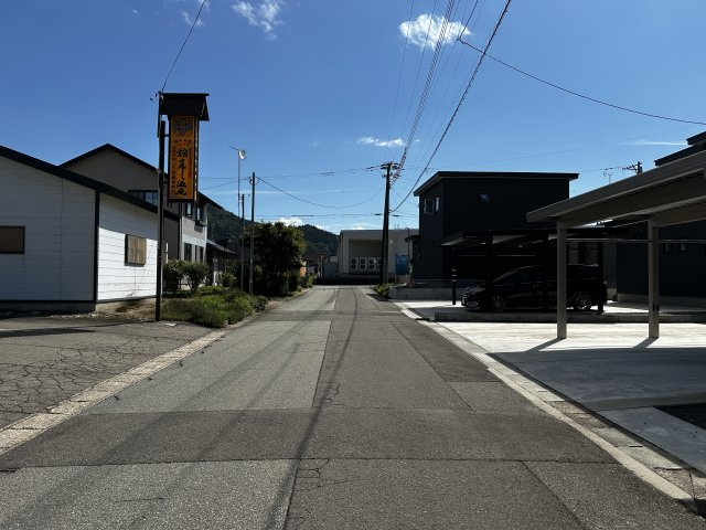 【前面道路含む現地写真】 | 【未入居】湯沢市古館町モデルハウス