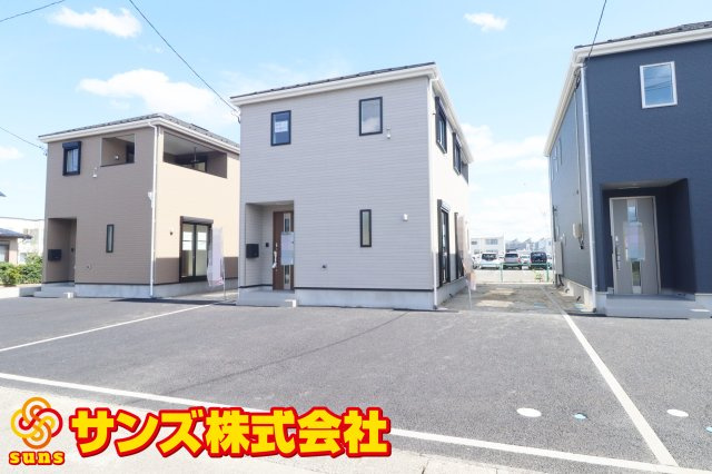 郡山市字賀庄第５　　　２号棟　　桜小学校、郡山第３中学区の外観|西側から駐車場を含む外観