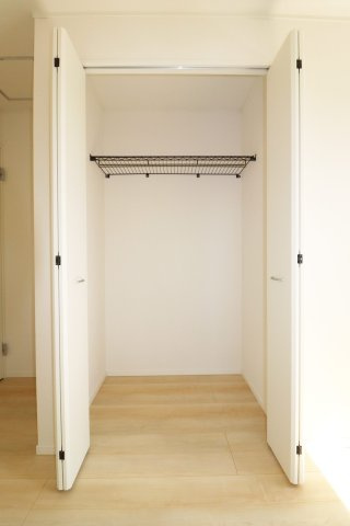 郡山市字賀庄第５　　　２号棟　　桜小学校、郡山第３中学区の洋室