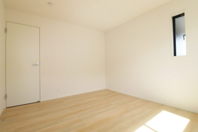 郡山市字賀庄第５　　　２号棟　　桜小学校、郡山第３中学区の洋室