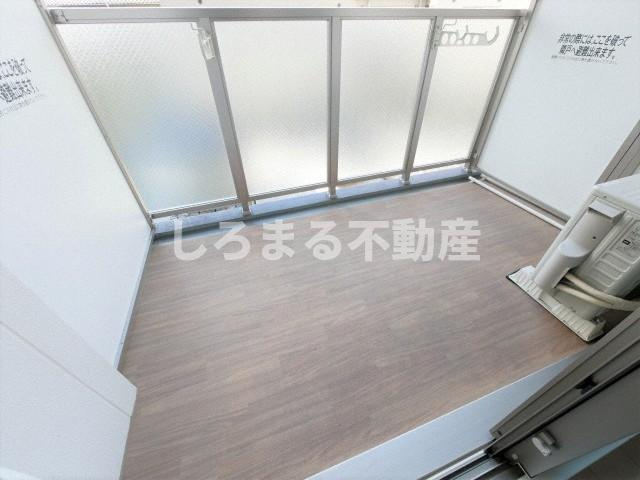 アドバンス西梅田ラシュレのバルコニー