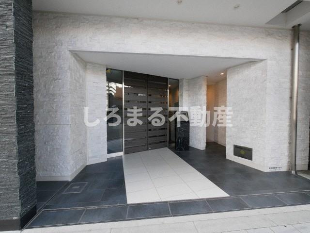 アドバンス西梅田ラシュレのエントランス