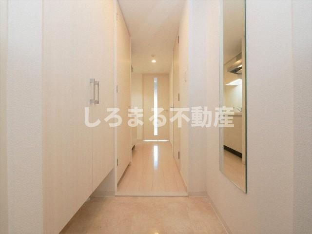 アドバンス西梅田ラシュレの玄関