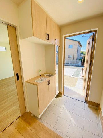 リナージュ／北区龍田1丁目／1号棟の玄関