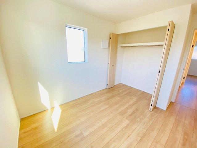 リナージュ／北区龍田1丁目／1号棟の洋室