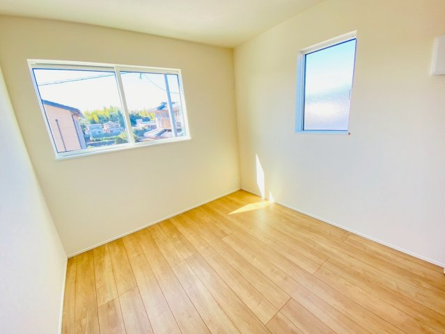リナージュ／北区龍田1丁目／1号棟の洋室